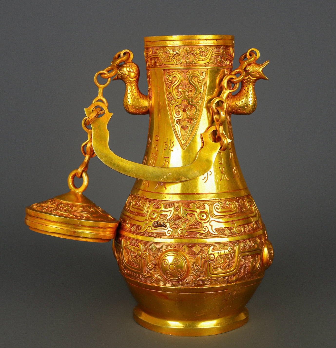 Han Dynasty Bronze gilt gold chain bottle