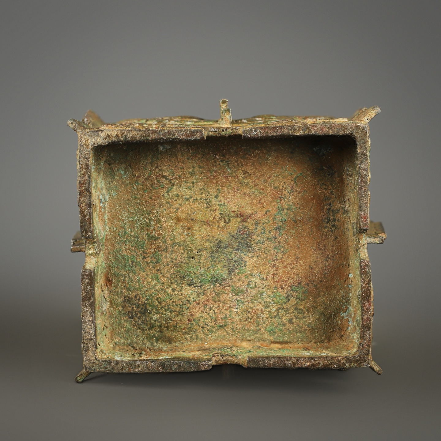 Zhou Dynasty Bronze animal face Fang Yi