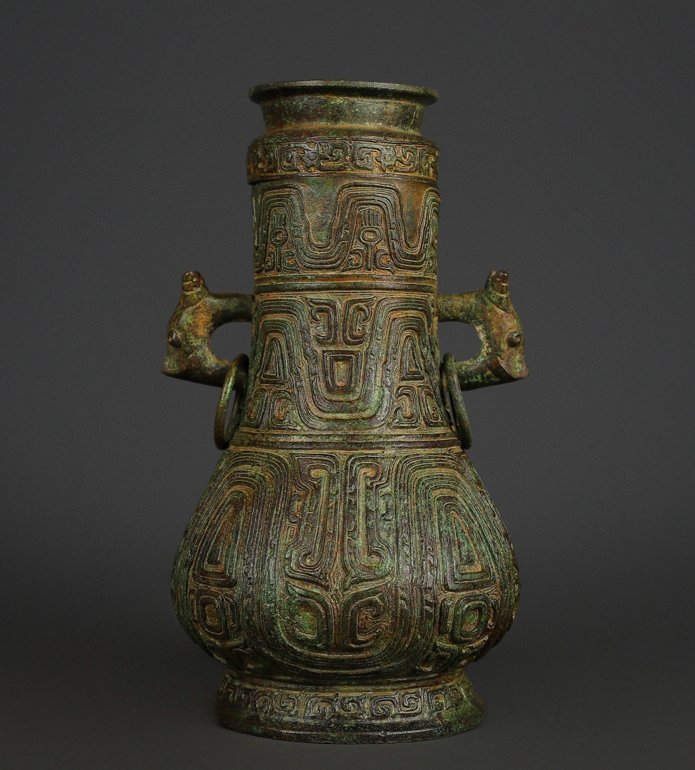 Zhou Dynasty Bronze Double Dragon Round Vase