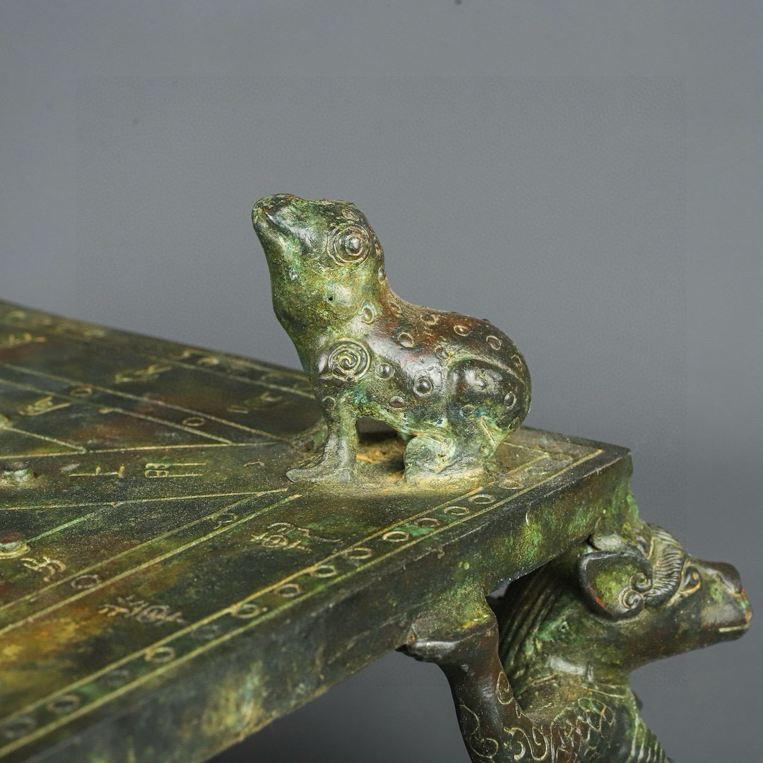 Han Dynasty Bronze Astrology Compass