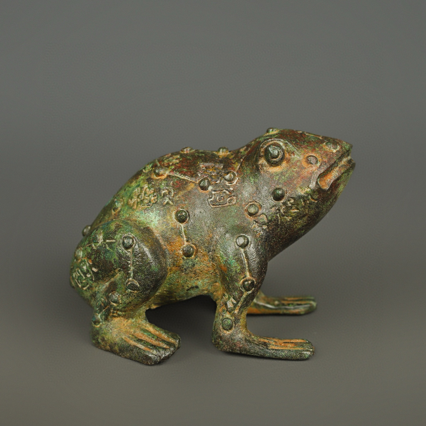 Han Dynasty Bronze Frog Square Compass