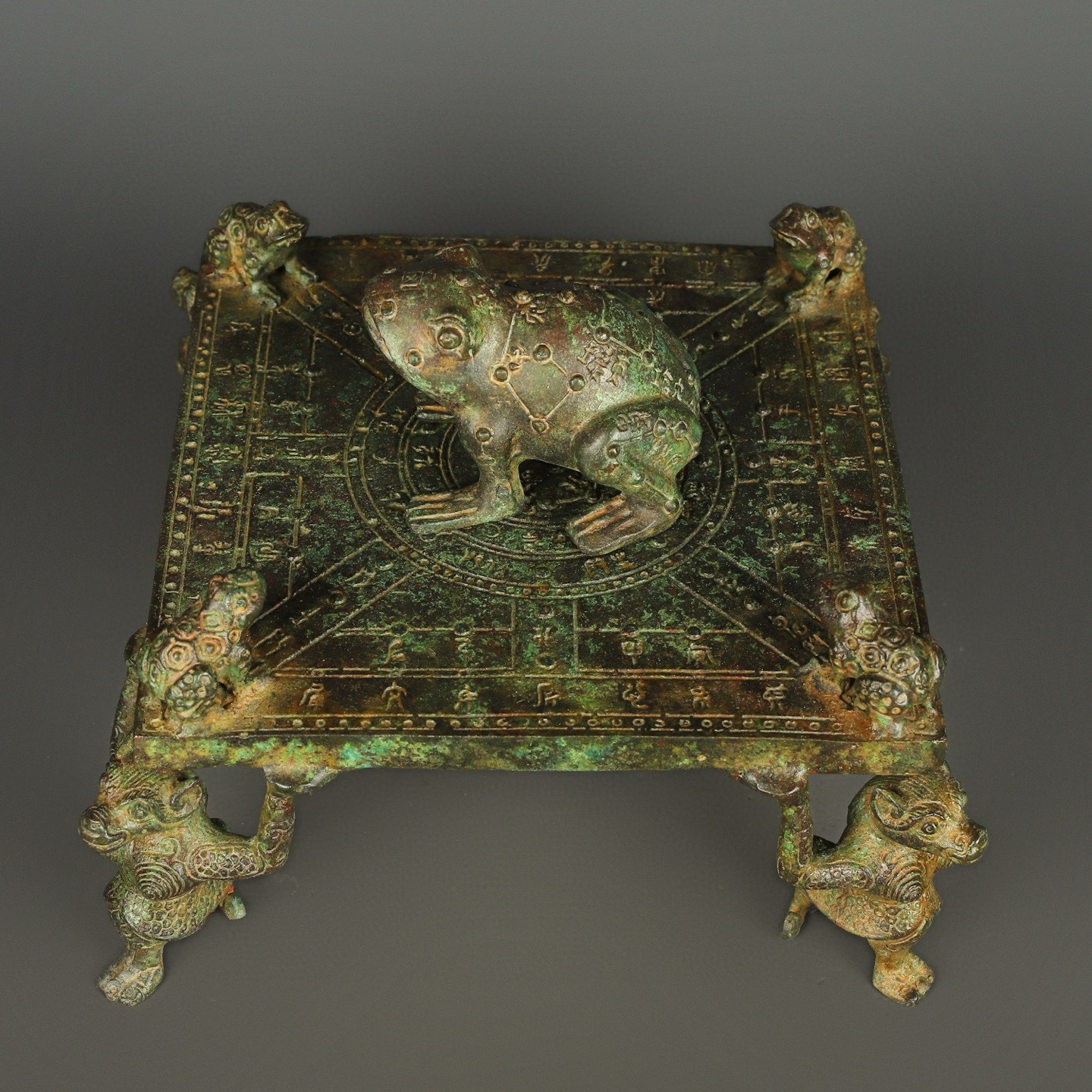 Han Dynasty Bronze Frog Square Compass