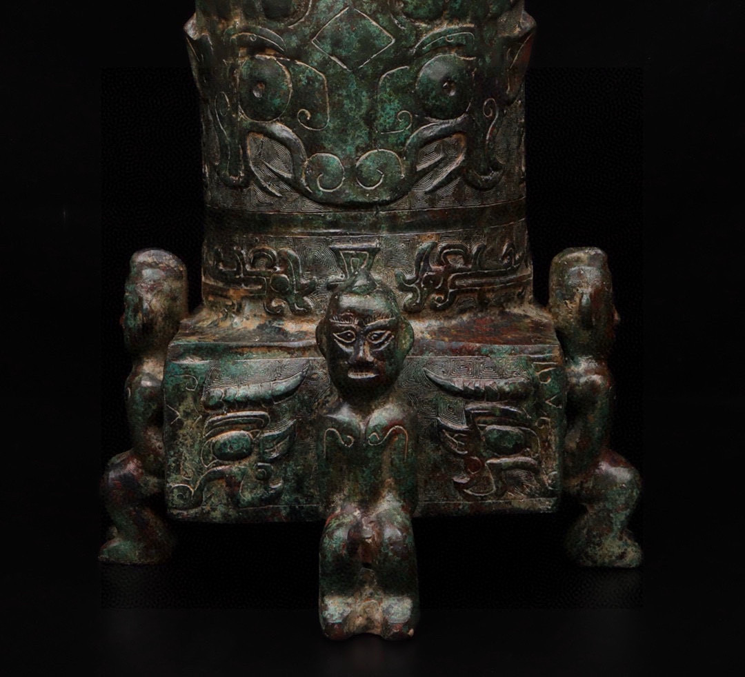 Zhou Dynasty Bronze animal faced bird barn