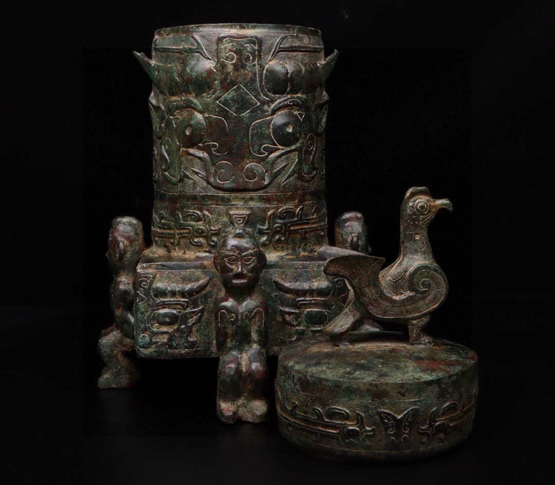 Zhou Dynasty Bronze animal faced bird barn