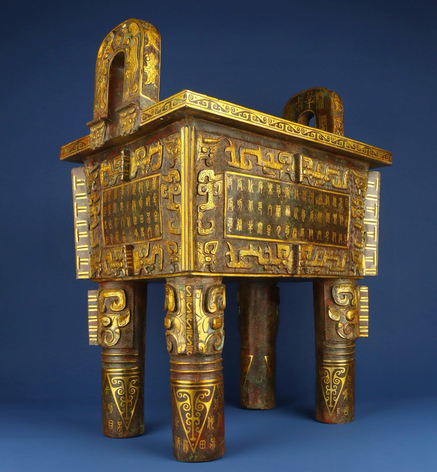 Han Dynasty Bronze tripod with gold and silver inscriptions