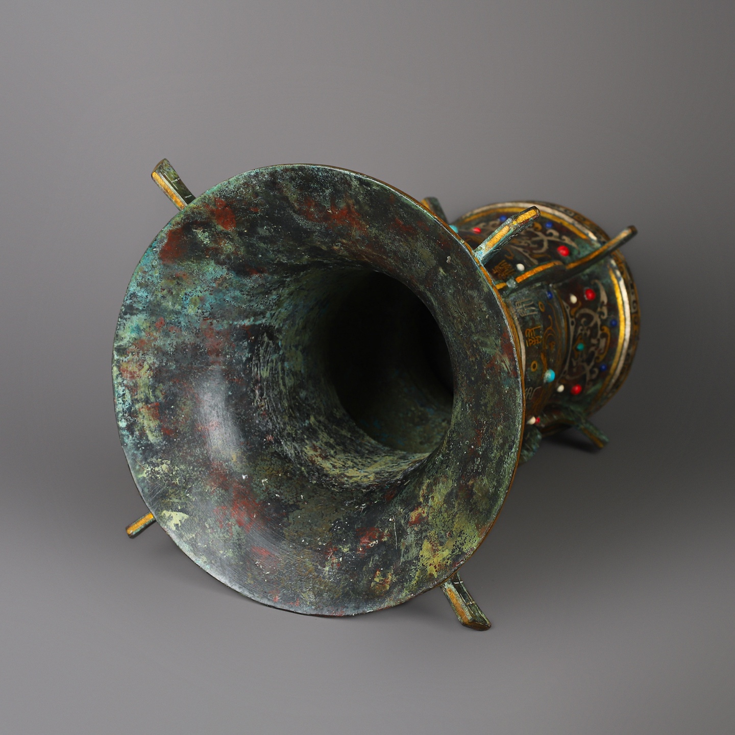 Han Dynasty Bronze and gold inlaid round statue