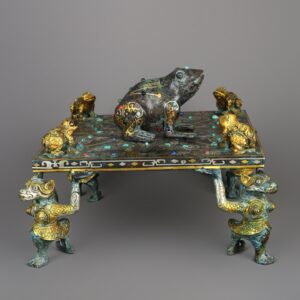 Han Dynasty Bronze and gold inlaid frog square compass