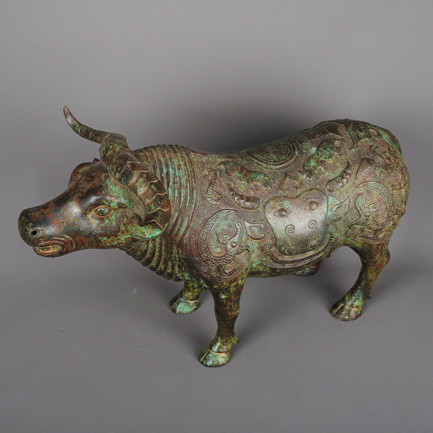 Zhou Dynasty Bronze Mangong Niu Zun