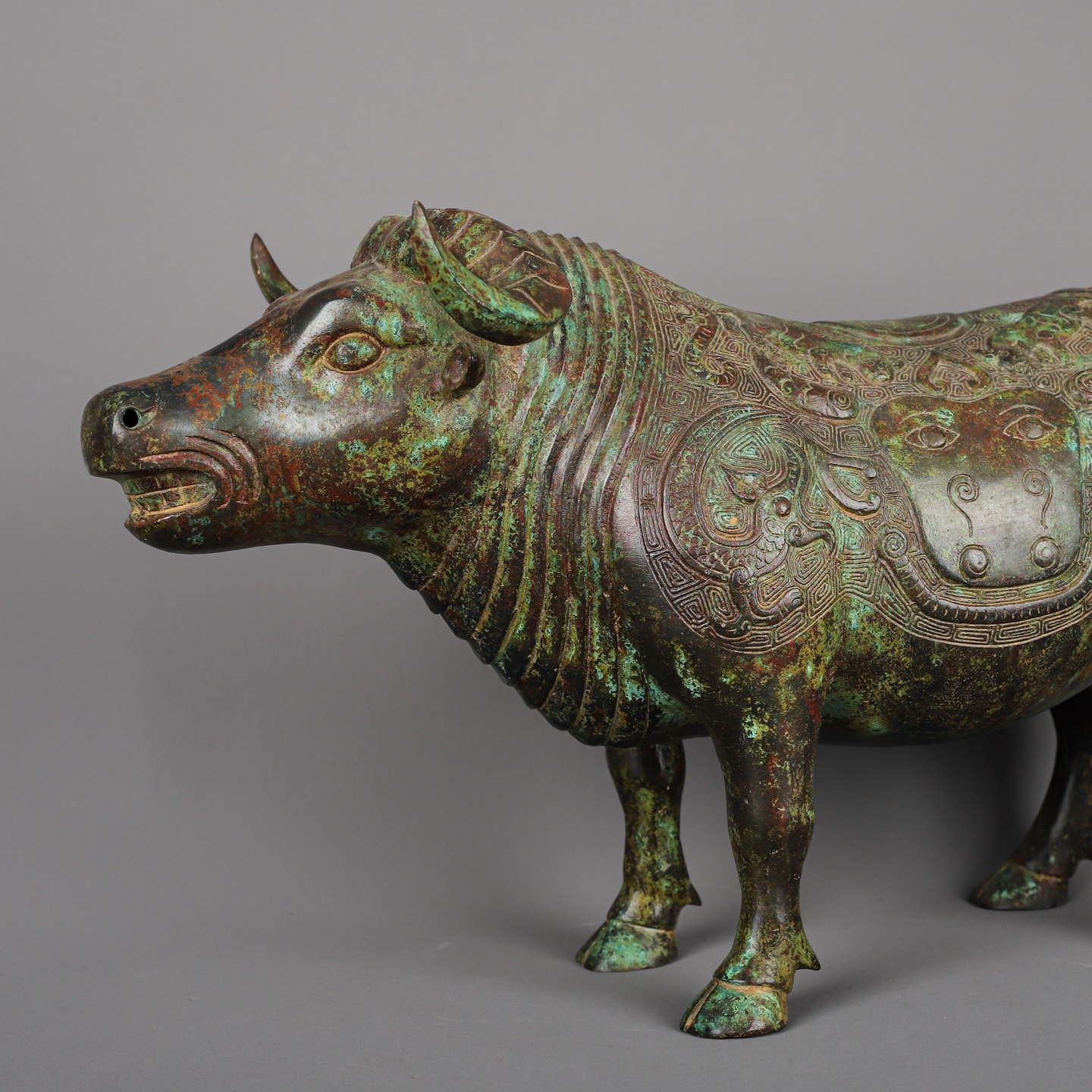 Zhou Dynasty Bronze Mangong Niu Zun