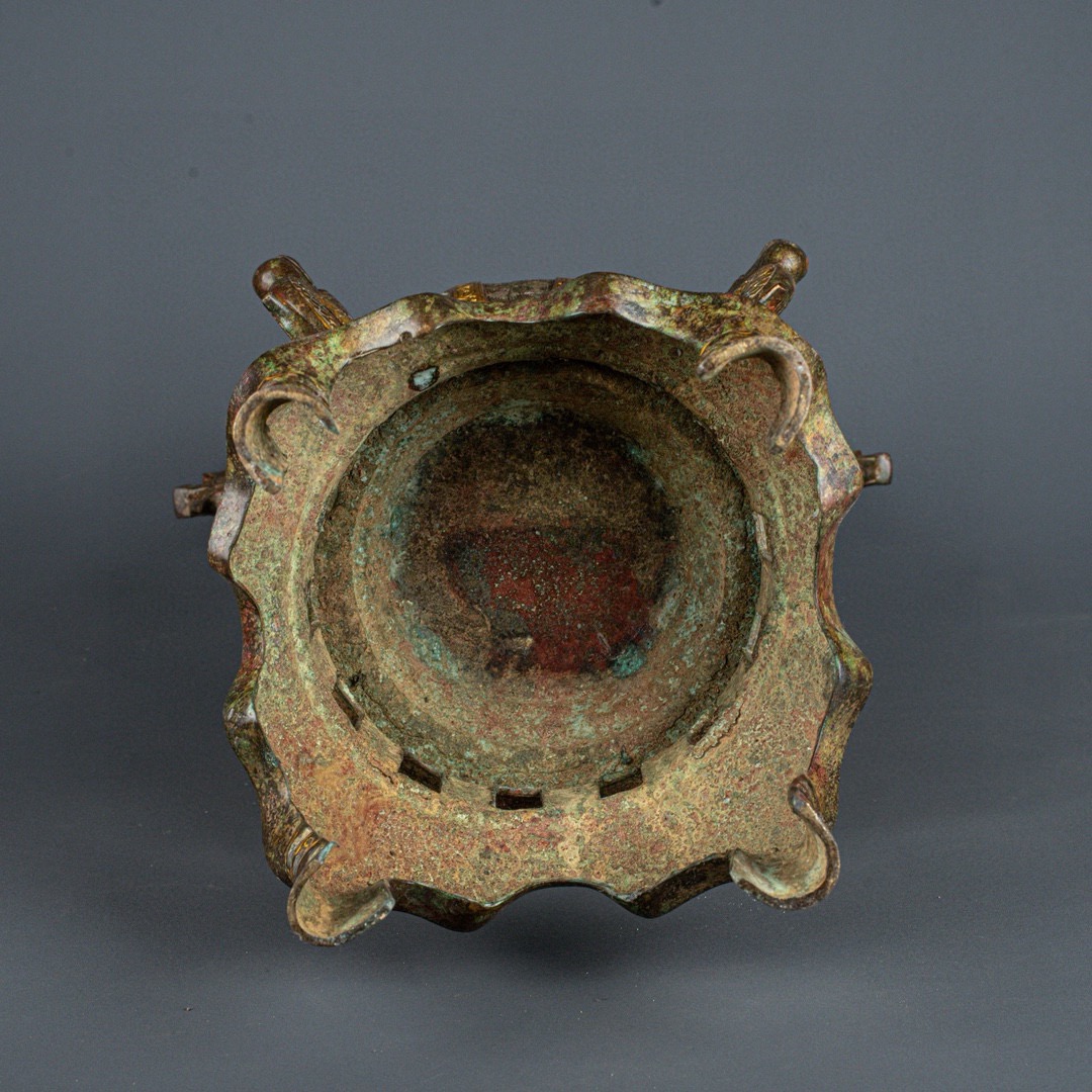 Han Dynasty Bronze and gold standing bird vase