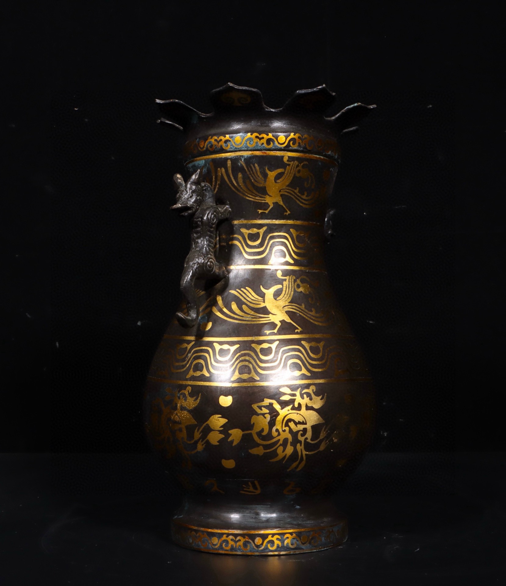 Han Dynasty Bronze and gold double dragon round vase
