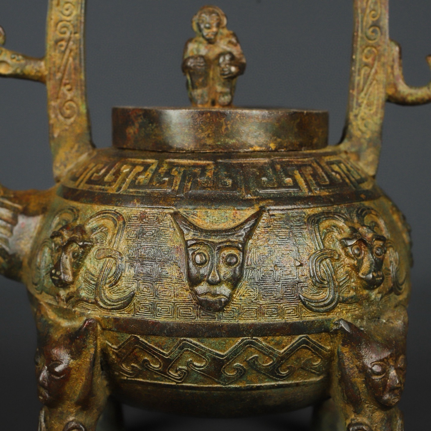 Zhou Dynasty Bronze Phoenix Bird Standing Monkey Carrying Liang