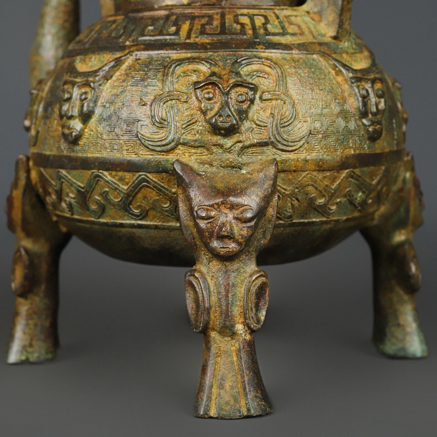 Zhou Dynasty Bronze Phoenix Bird Standing Monkey Carrying Liang