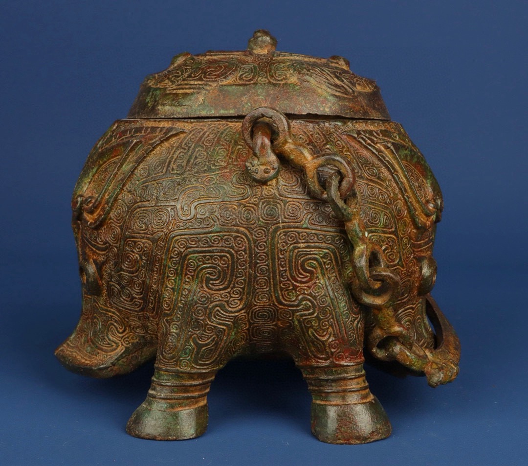 Zhou Dynasty Bronze double sided animal pattern handle