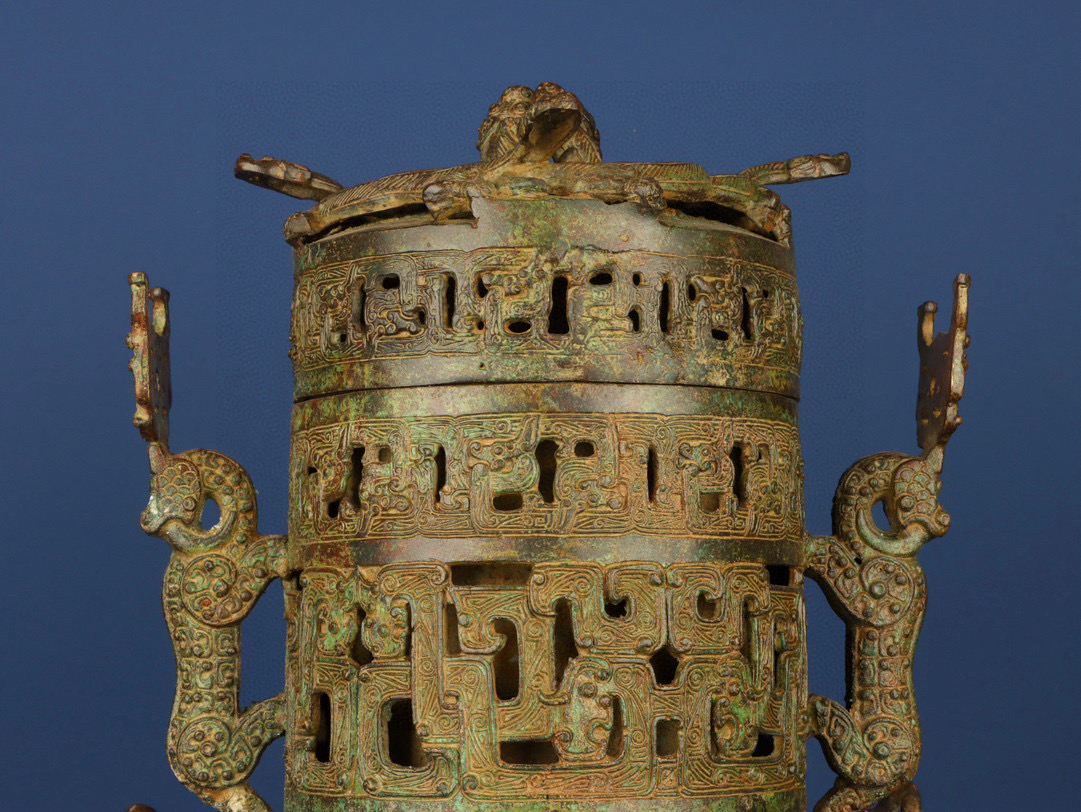 Han Dynasty Bronze hollow dragon and phoenix smoke