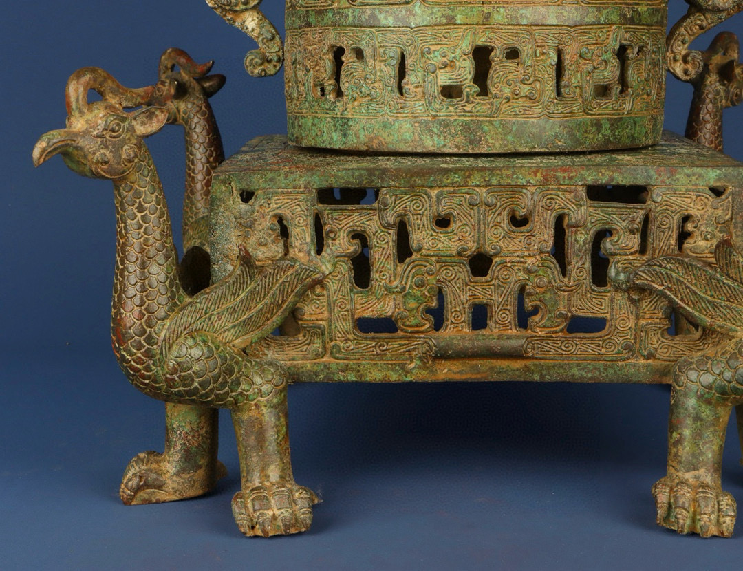 Han Dynasty Bronze hollow dragon and phoenix smoke