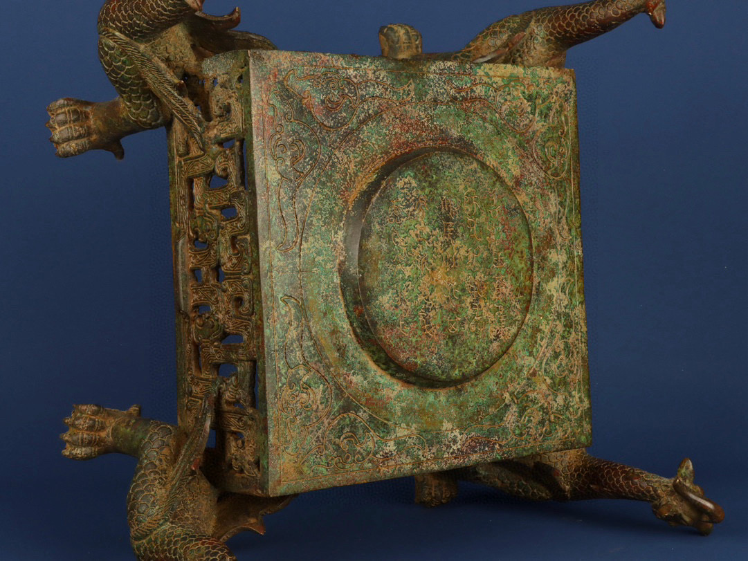Han Dynasty Bronze hollow dragon and phoenix smoke
