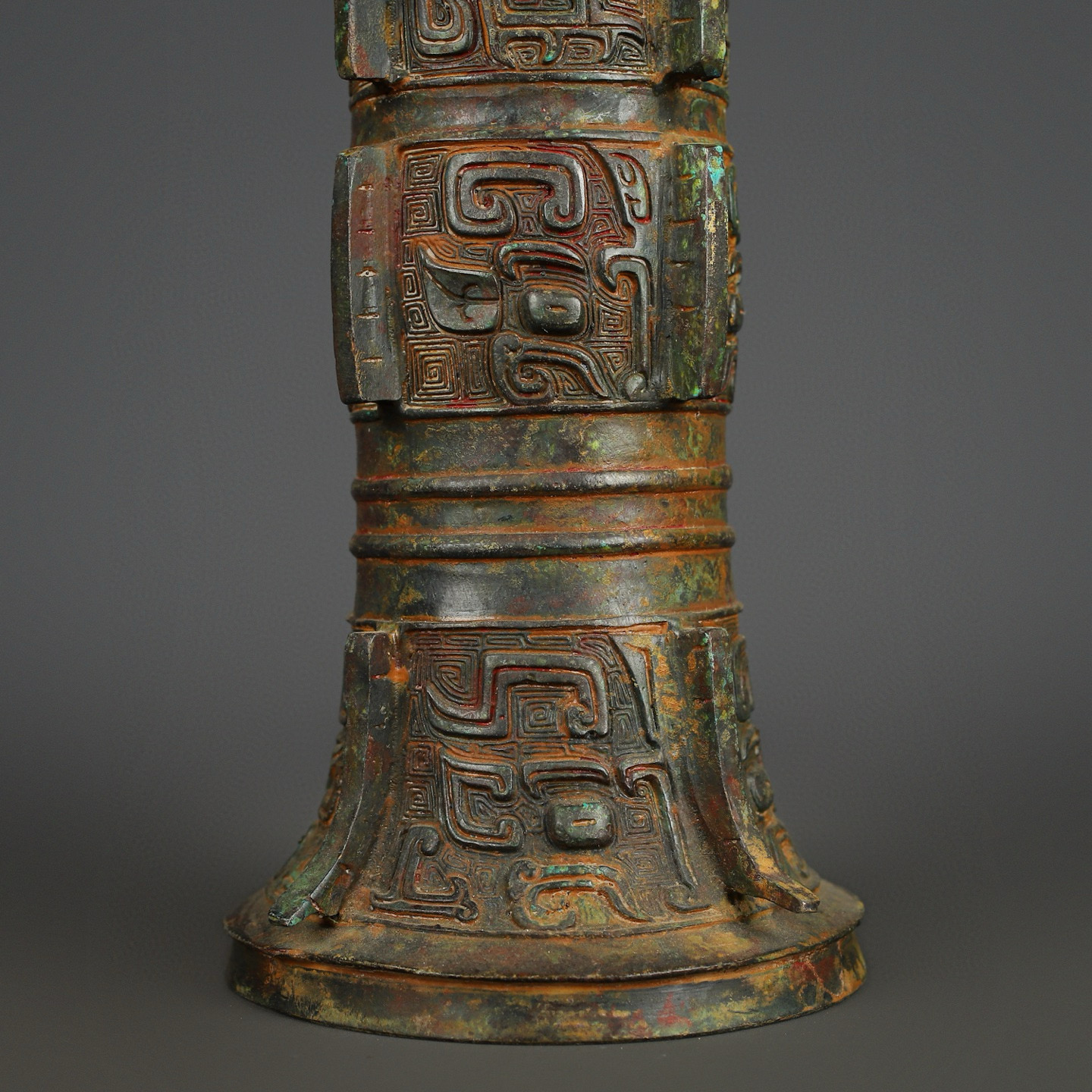 Zhou Dynasty Bronze Round Zun with Animal Mask Pattern