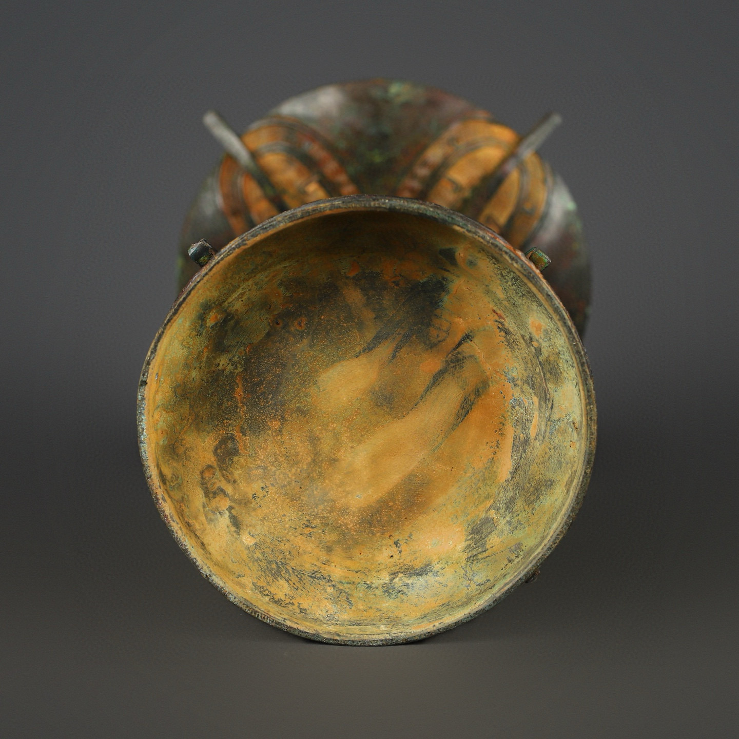 Zhou Dynasty Bronze Round Zun with Animal Mask Pattern