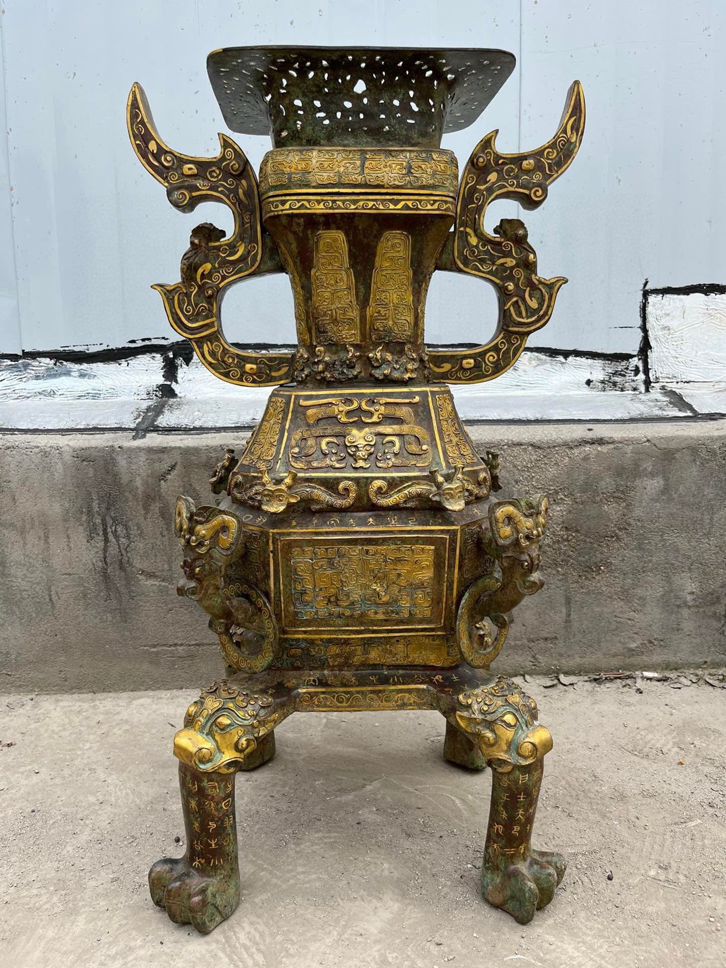Zhou Dynasty Bronze and gold four legged square Lei