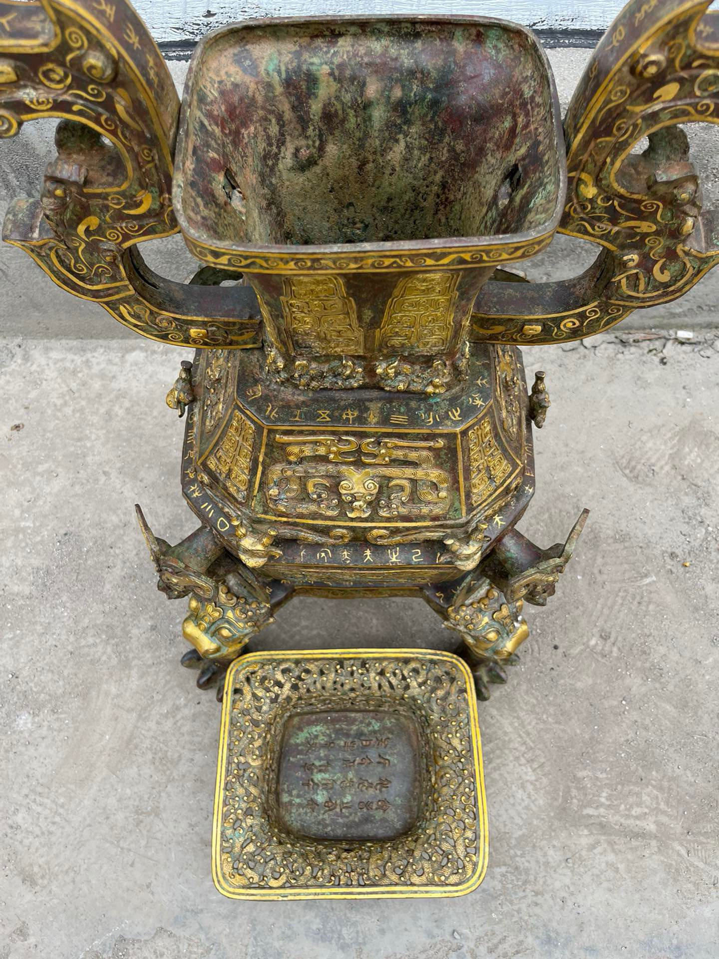 Zhou Dynasty Bronze and gold four legged square Lei