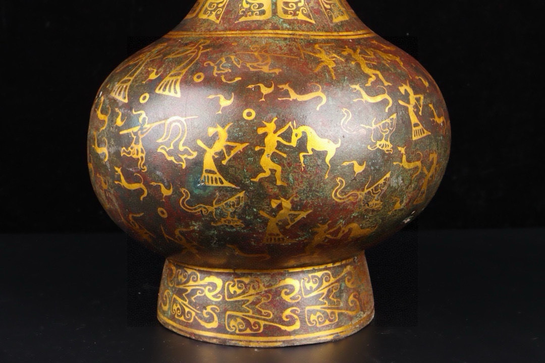 Han Dynasty Bronze and gold garlic bottle