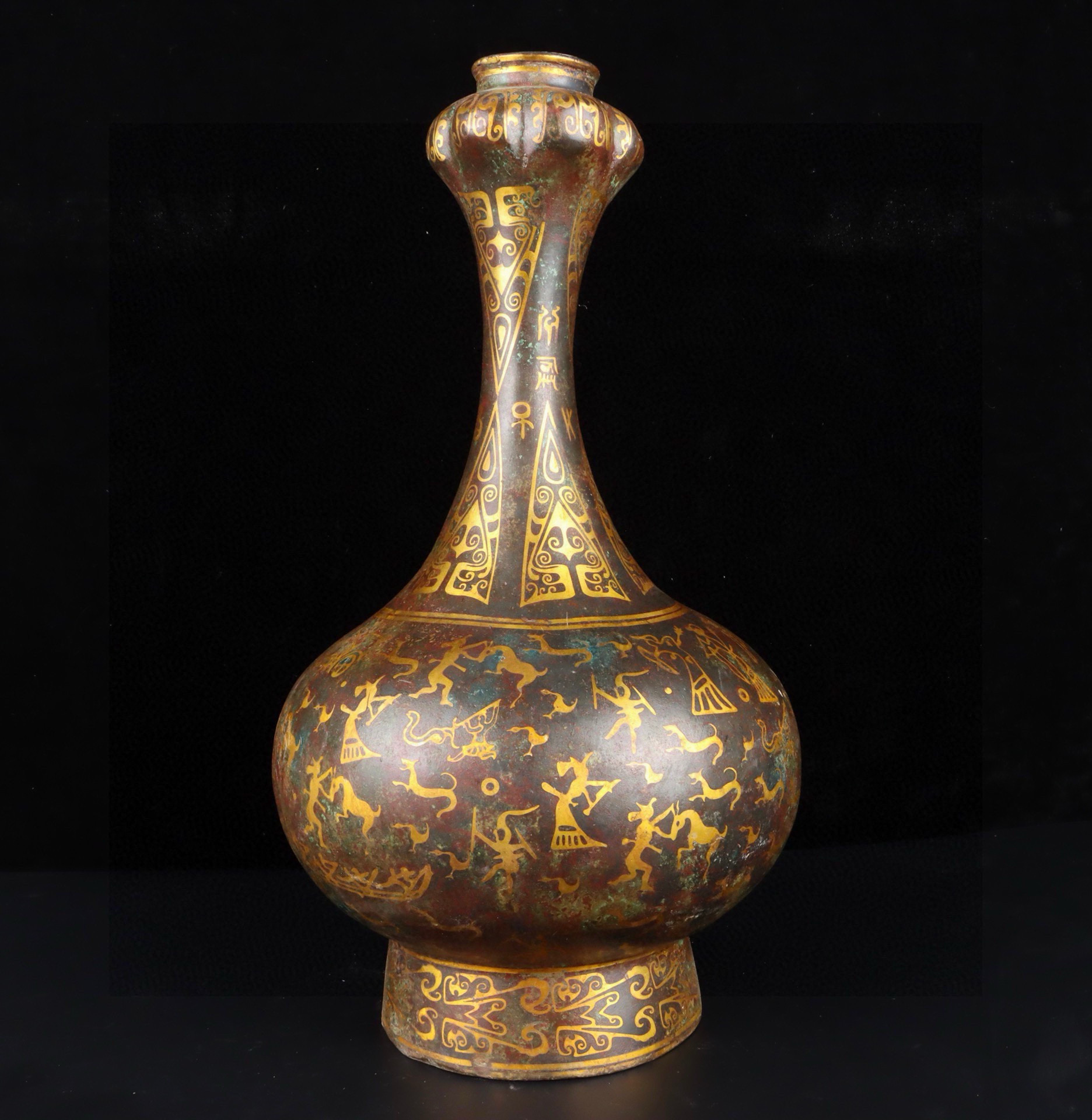 Han Dynasty Bronze and gold garlic bottle