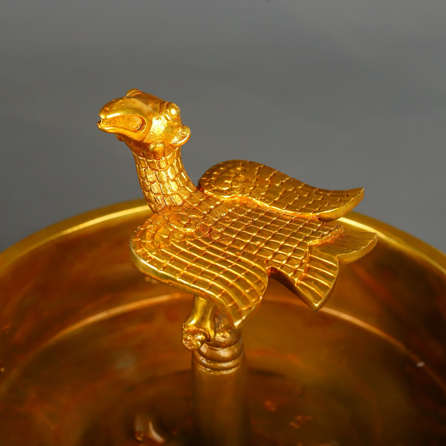 Han Dynasty gilt bronze and gold standing bird plate