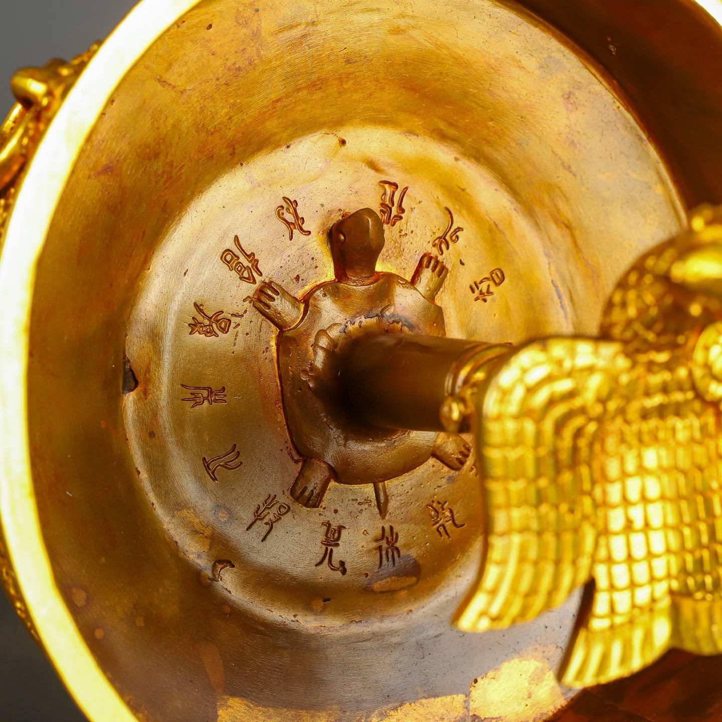 Han Dynasty gilt bronze and gold standing bird plate