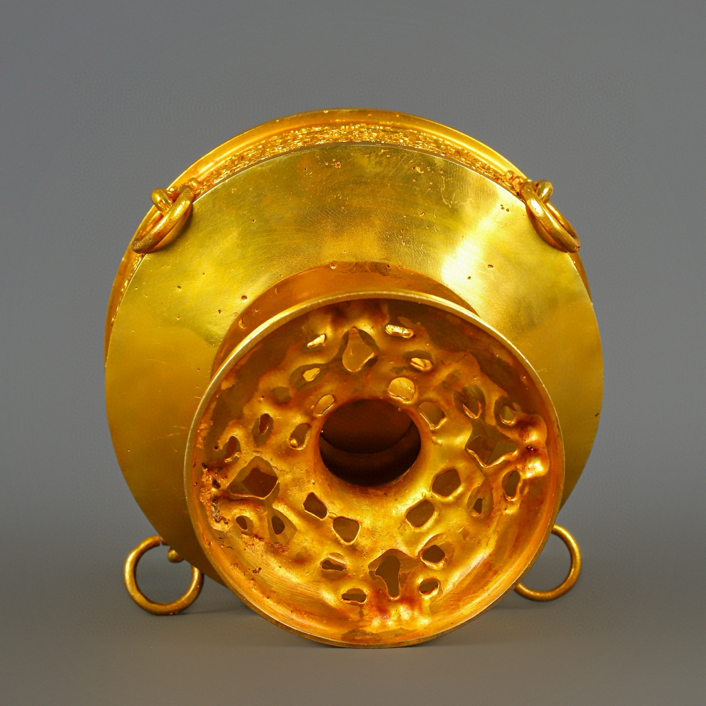 Han Dynasty gilt bronze and gold standing bird plate