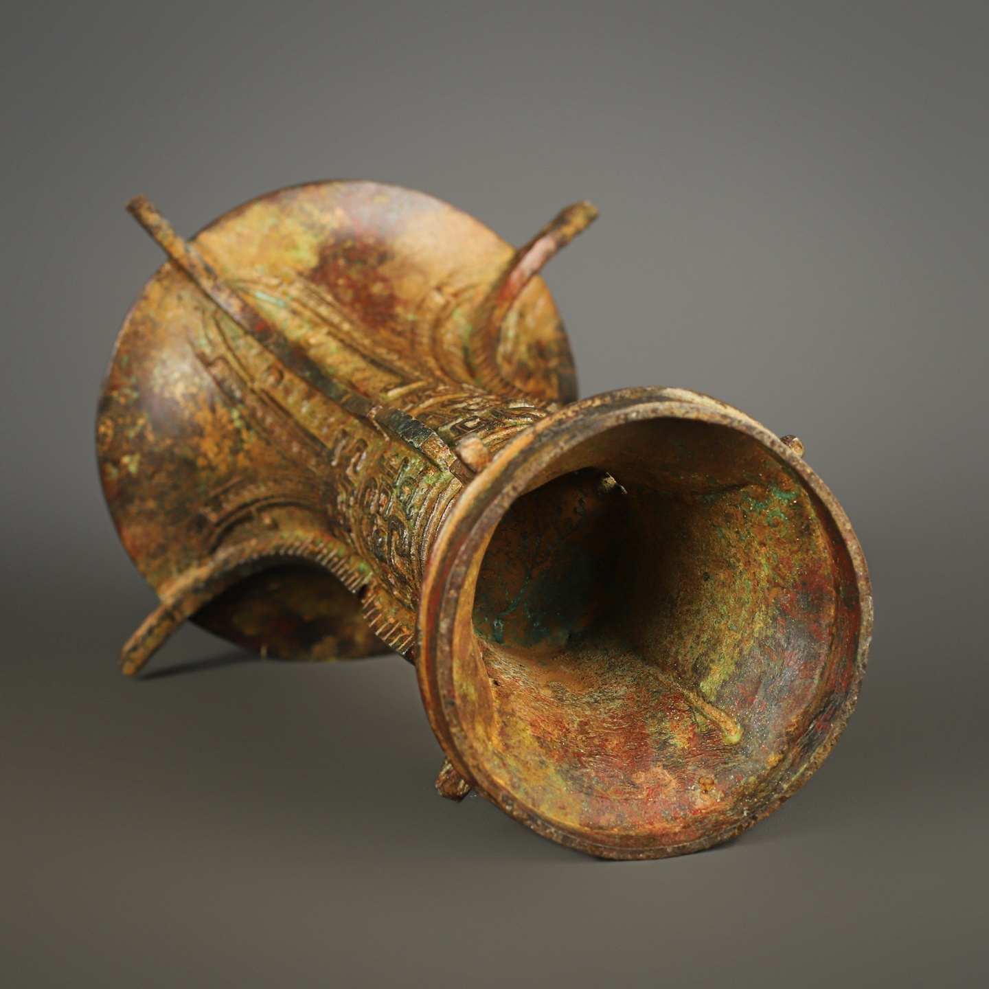 Zhou Dynasty Bronze Round Zun with Animal Mask Pattern