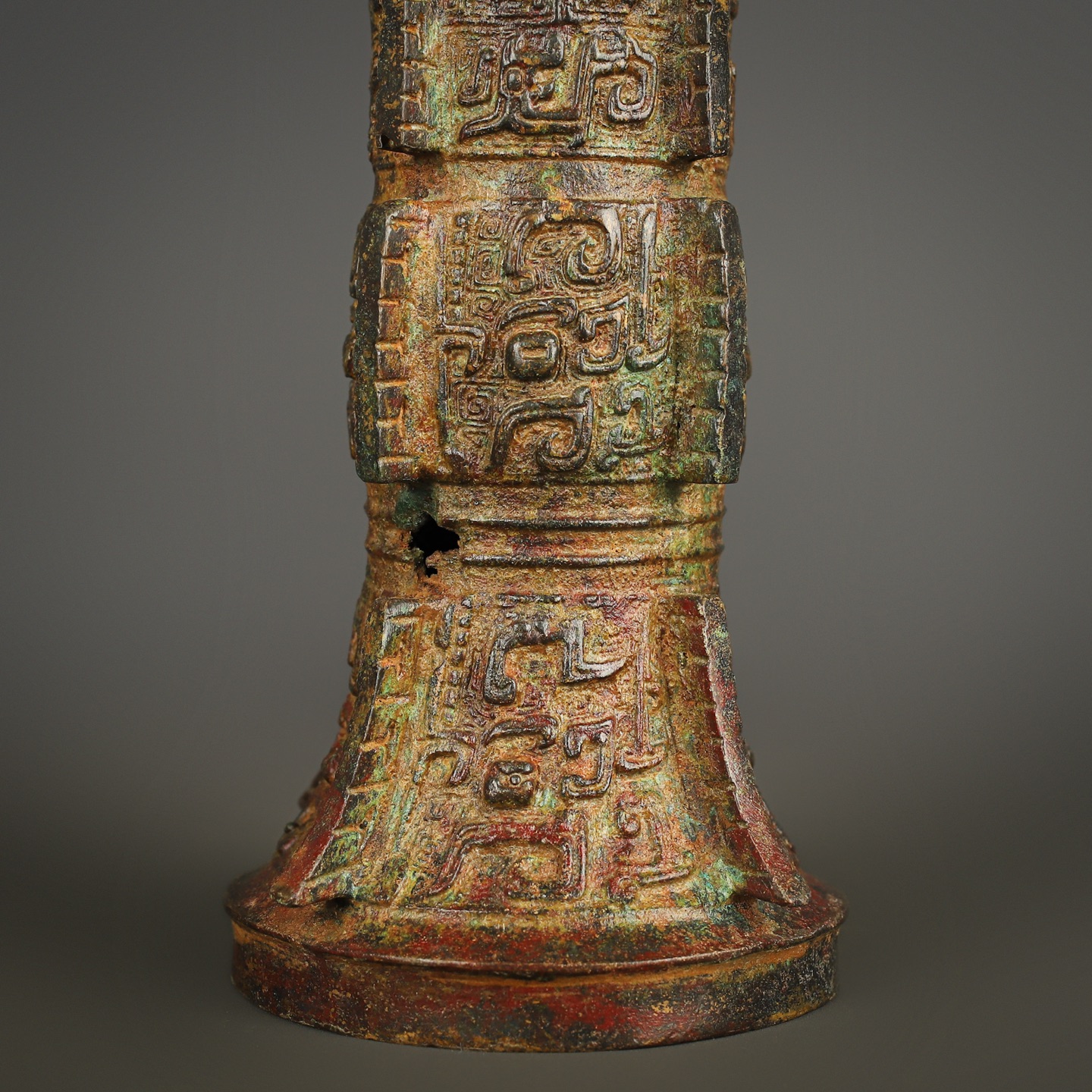 Zhou Dynasty Bronze Round Zun with Animal Mask Pattern