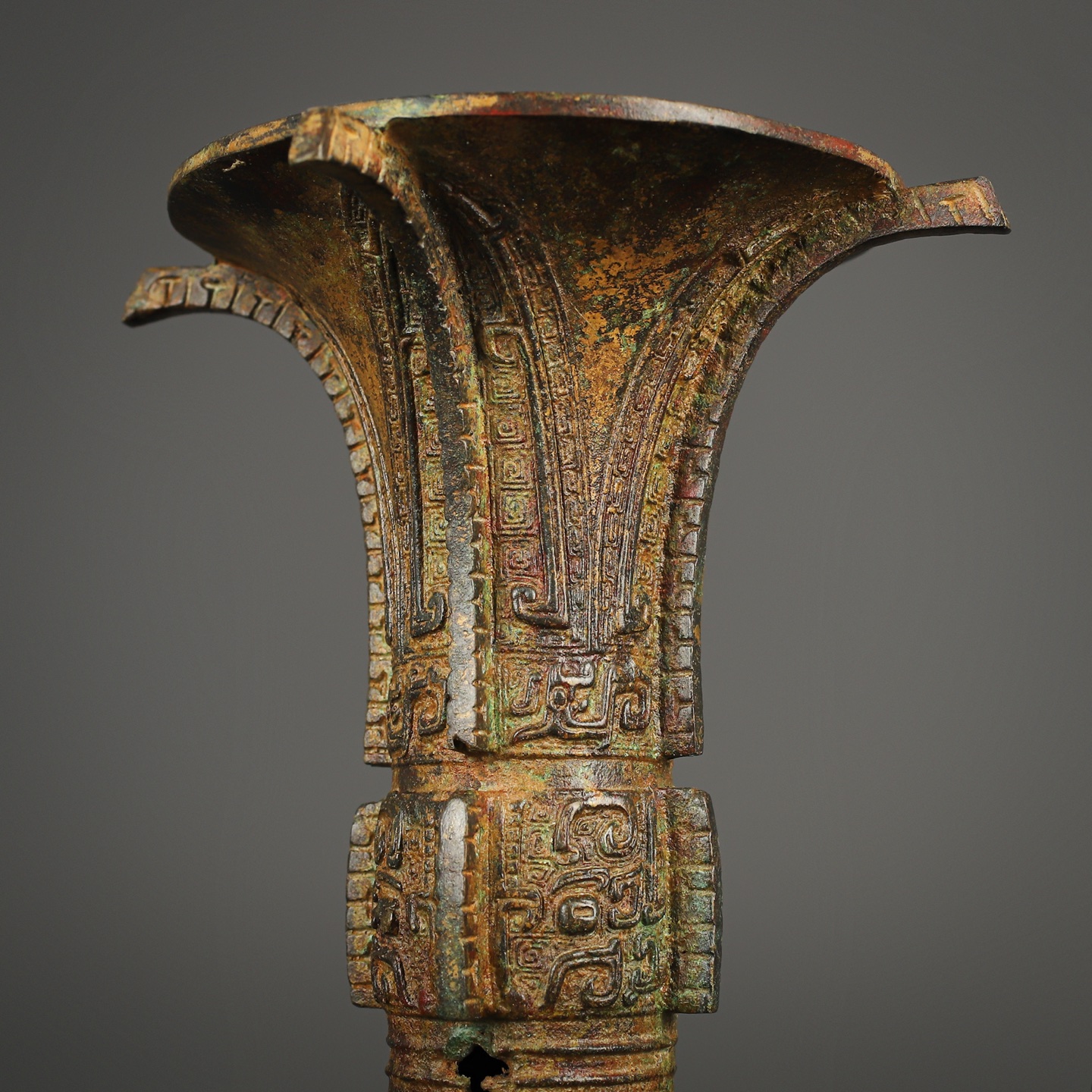 Zhou Dynasty Bronze Round Zun with Animal Mask Pattern