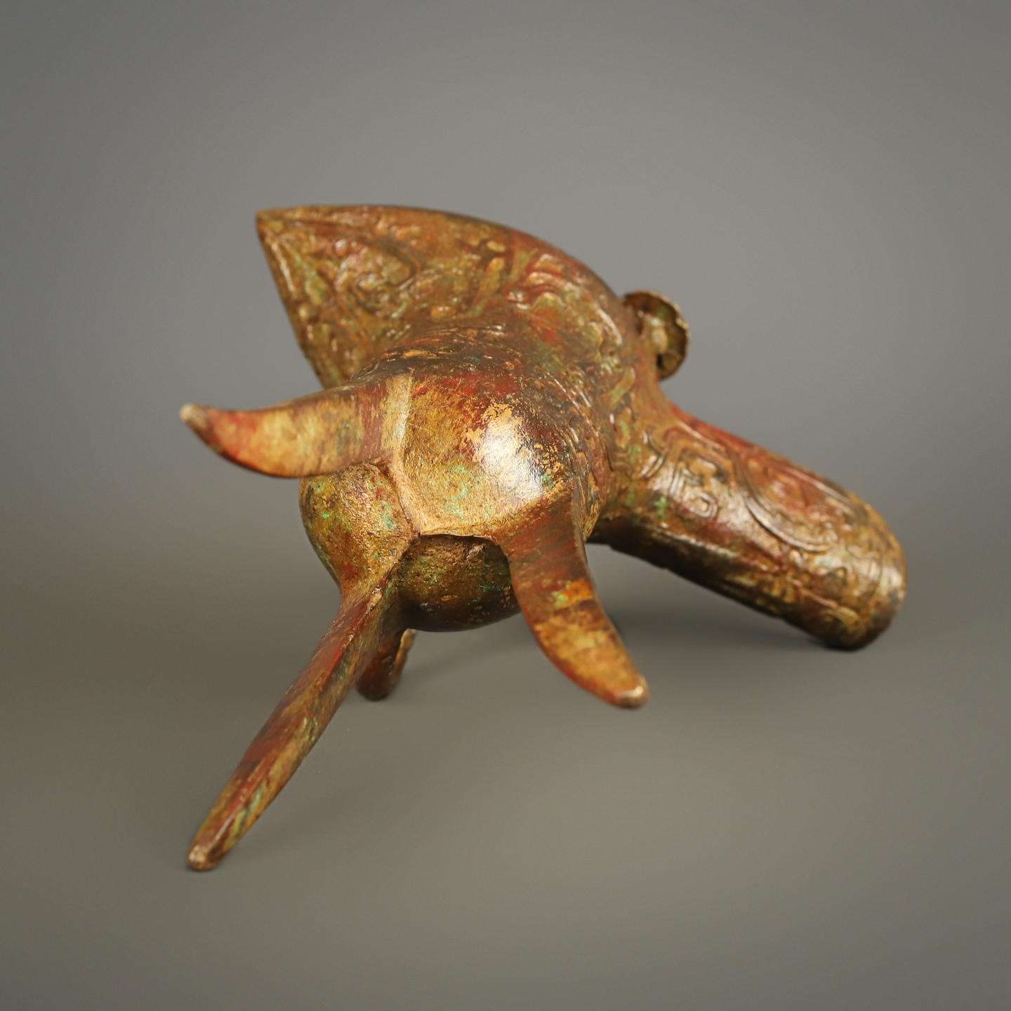 Zhou Dynasty Bronze phoenix and bird pattern cup