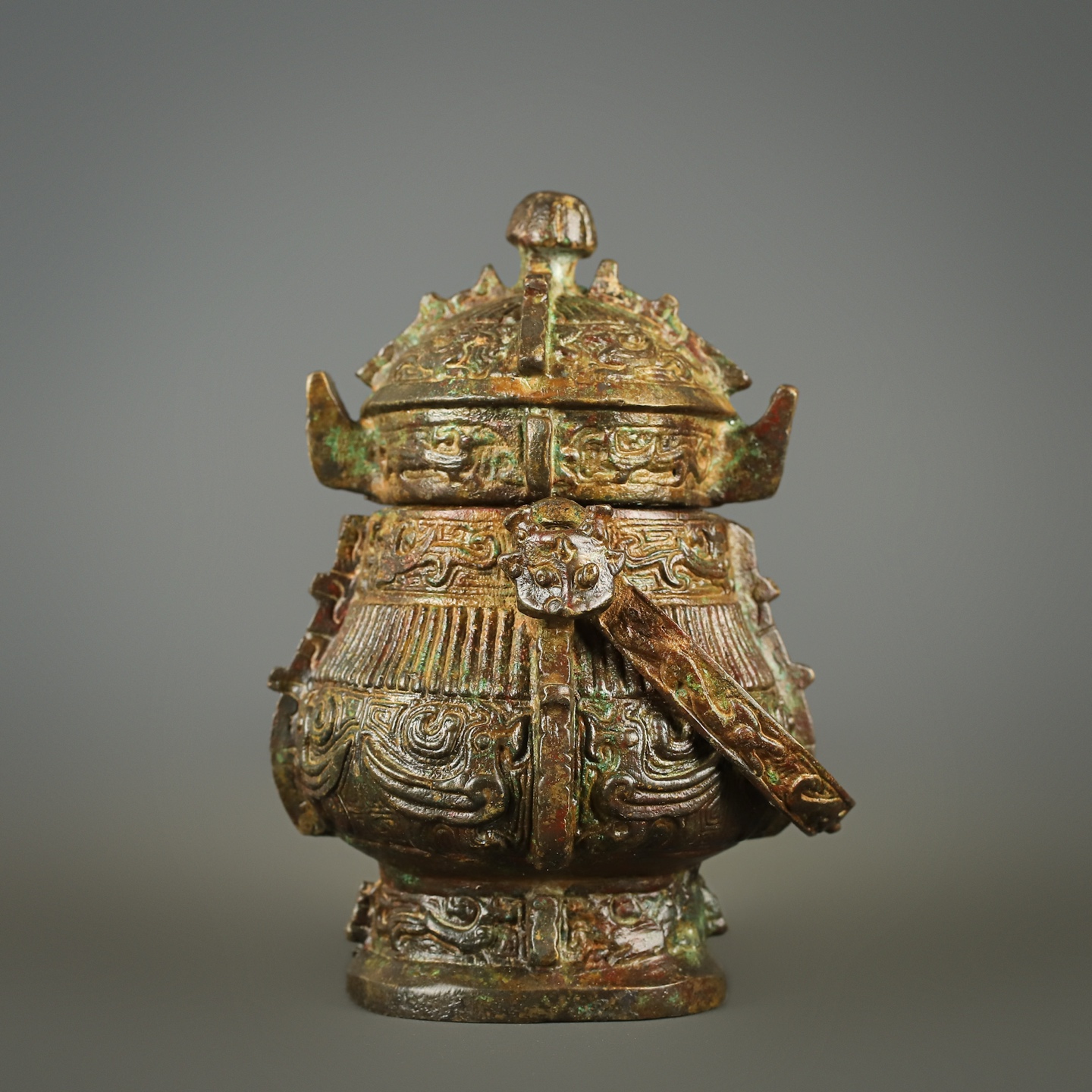 Zhou Dynasty Bronze Vertical Road Lift