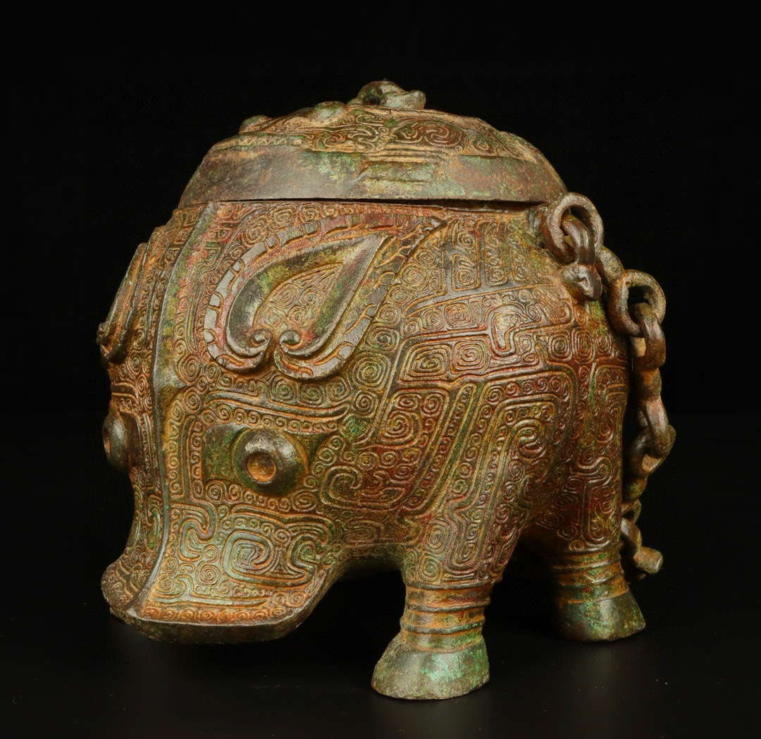 Zhou Dynasty Bronze double sided animal pattern handle