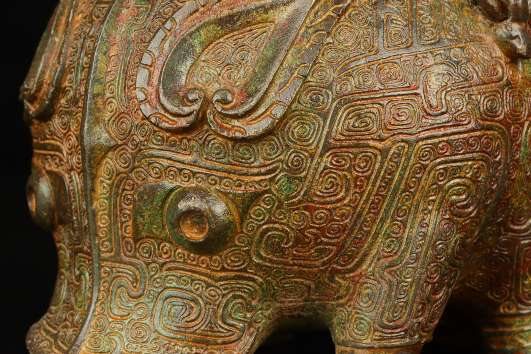 Zhou Dynasty Bronze double sided animal pattern handle