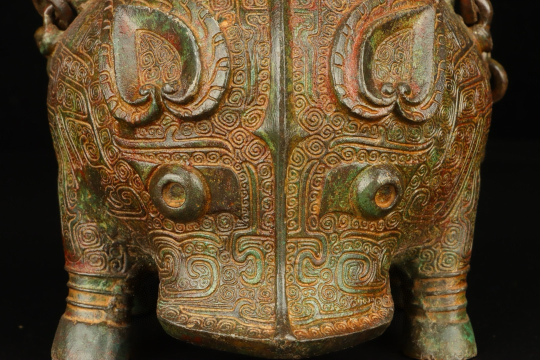 Zhou Dynasty Bronze double sided animal pattern handle