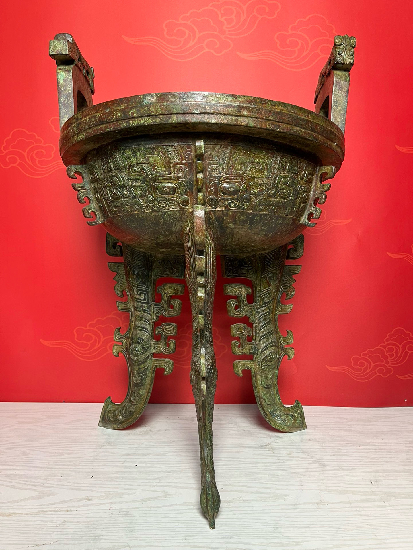 Zhou Dynasty Bronze flat legged tripod