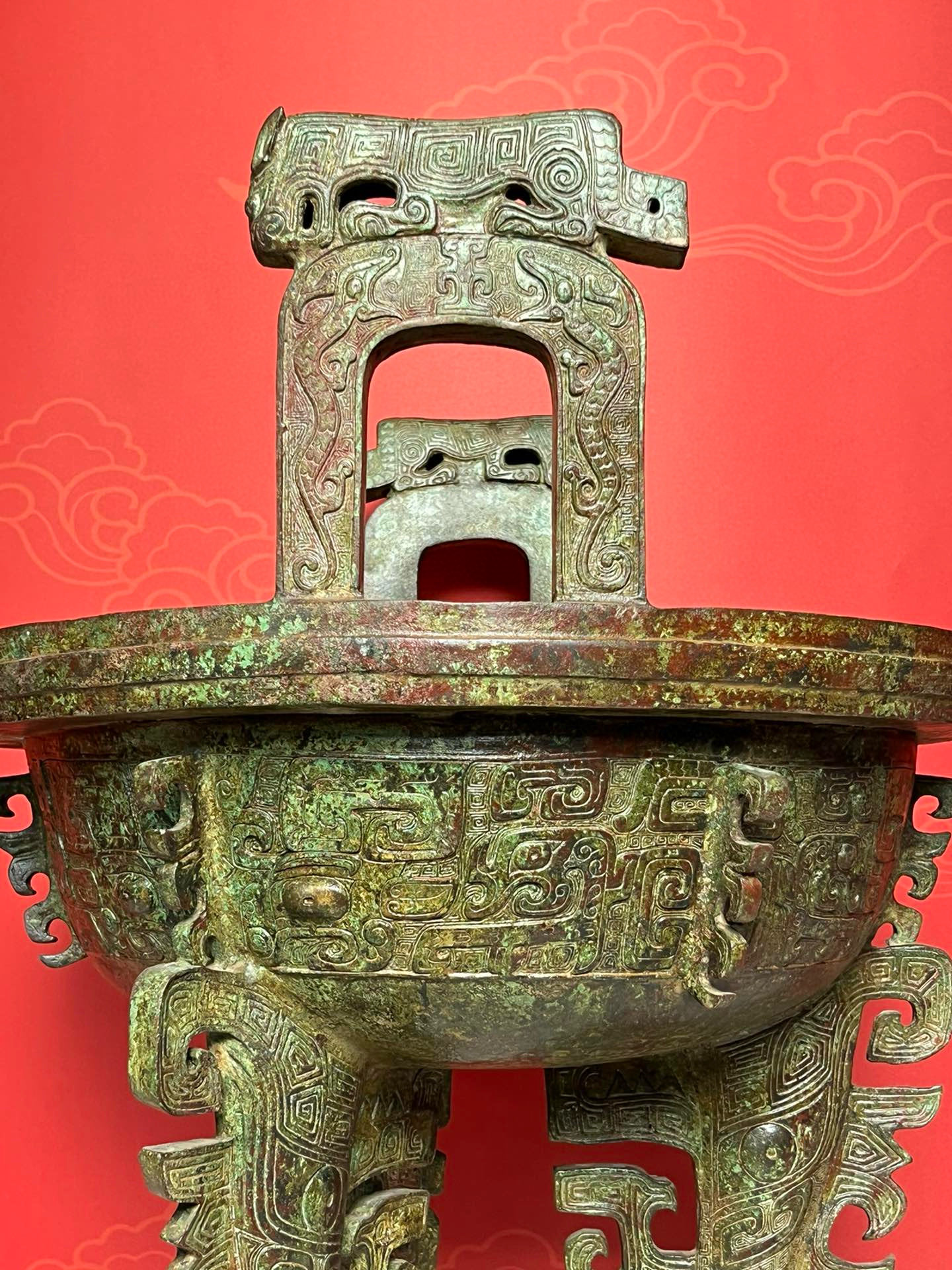 Zhou Dynasty Bronze flat legged tripod