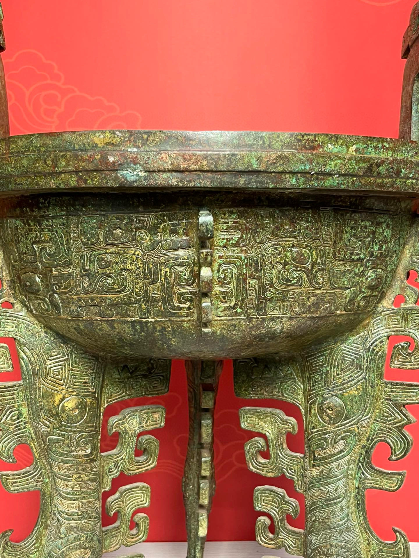 Zhou Dynasty Bronze flat legged tripod