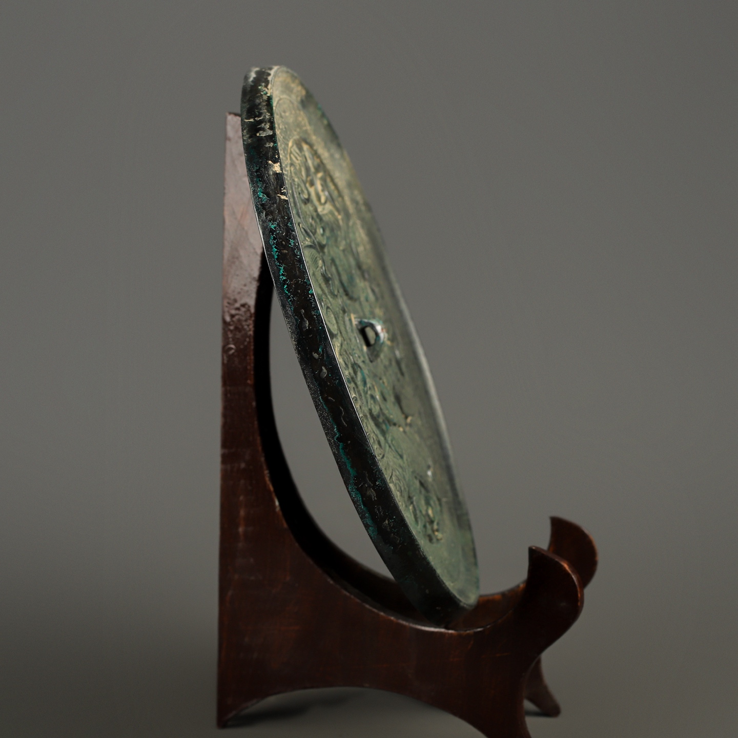 Han Dynasty Bronze mirror with dragon and phoenix patterns
