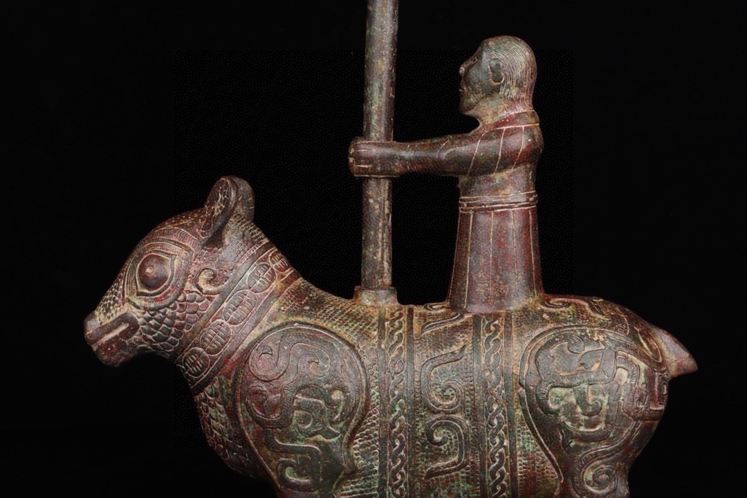 Han Dynasty Bronze Beast Seat Lamp Panel