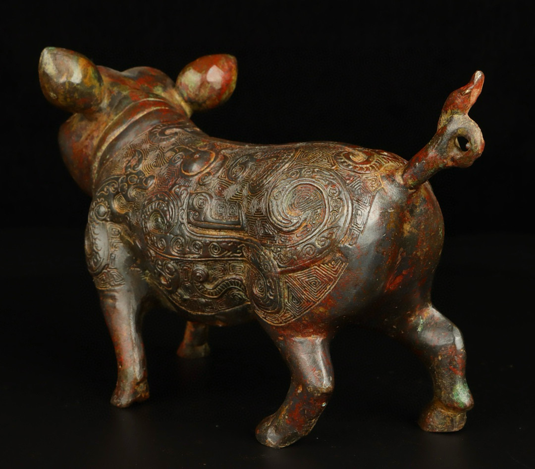Zhou Dynasty Bronze Pig Statue