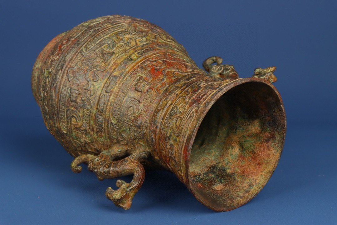 Han Dynasty Bronze snake pattern double dragon bottle
