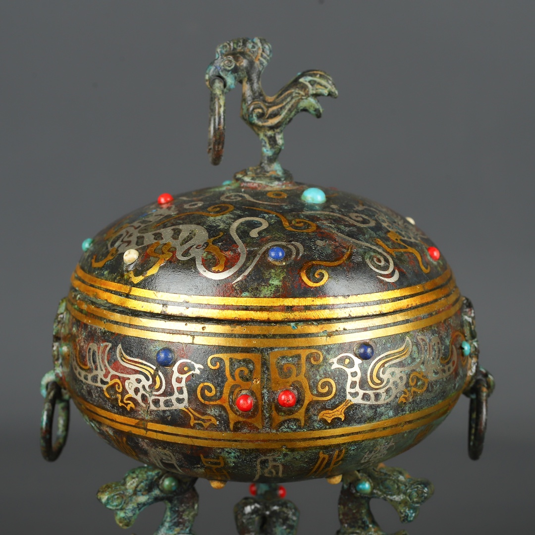 Han Dynasty Bronze and gold inlaid standing bird bean
