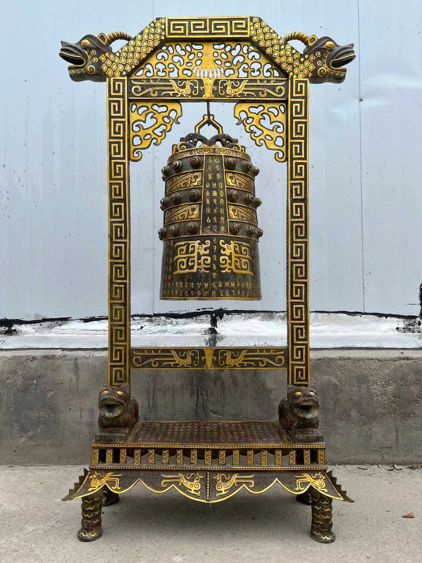 Han Dynasty Bronze and gold double dragon wall clock