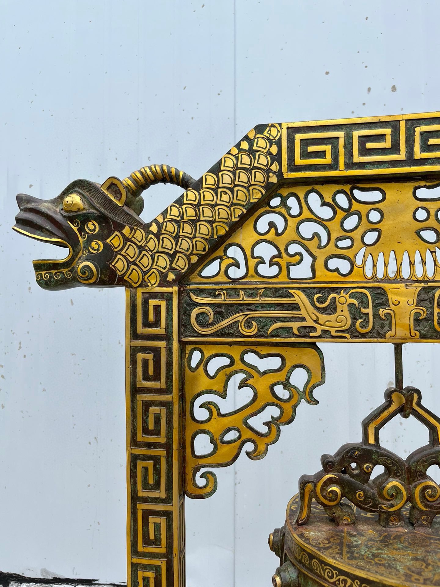 Han Dynasty Bronze and gold double dragon wall clock