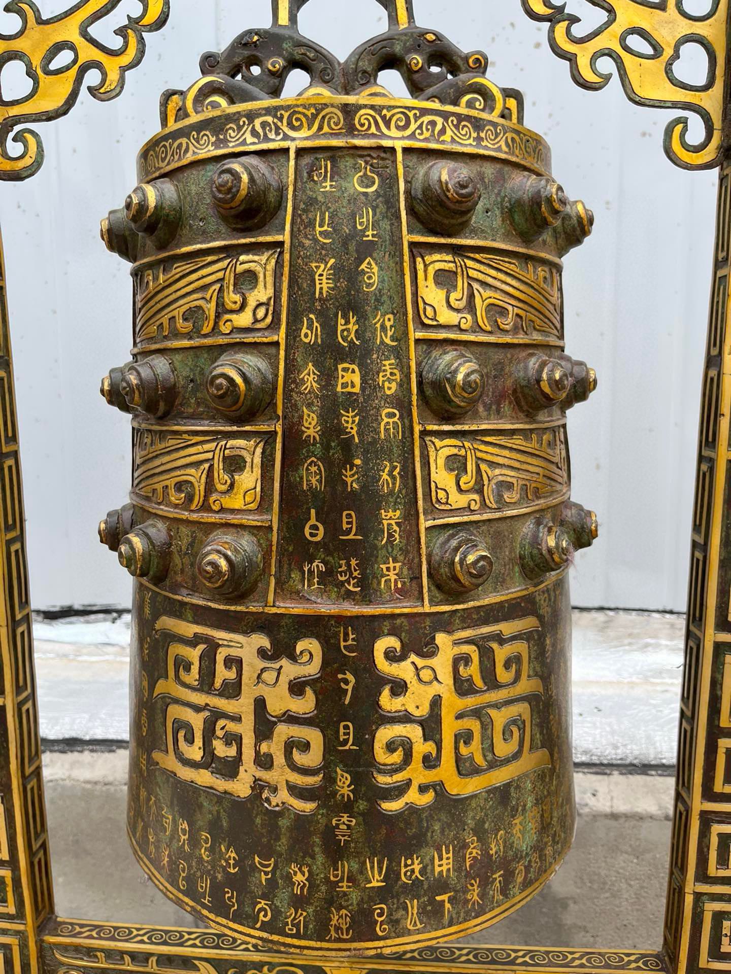 Han Dynasty Bronze and gold double dragon wall clock