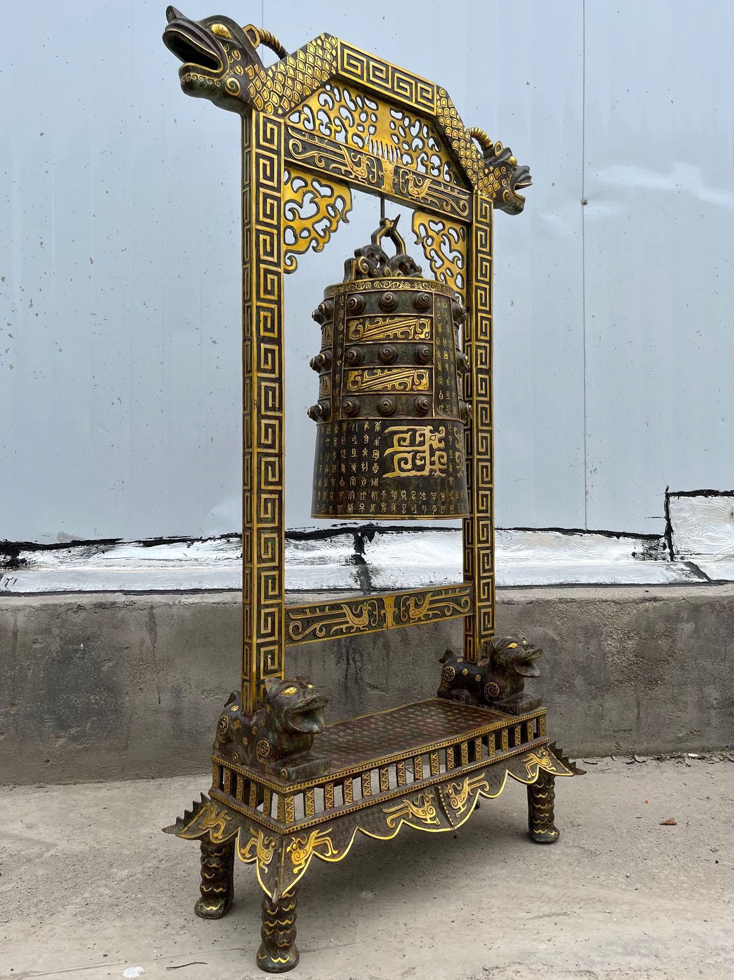 Han Dynasty Bronze and gold double dragon wall clock